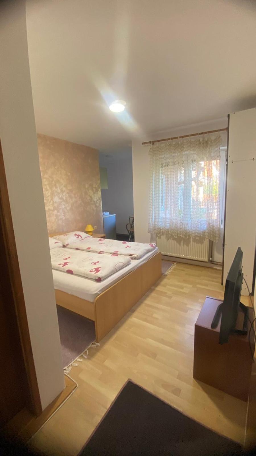 Apartmani Nais ซลาตีบอร์ ภายนอก รูปภาพ