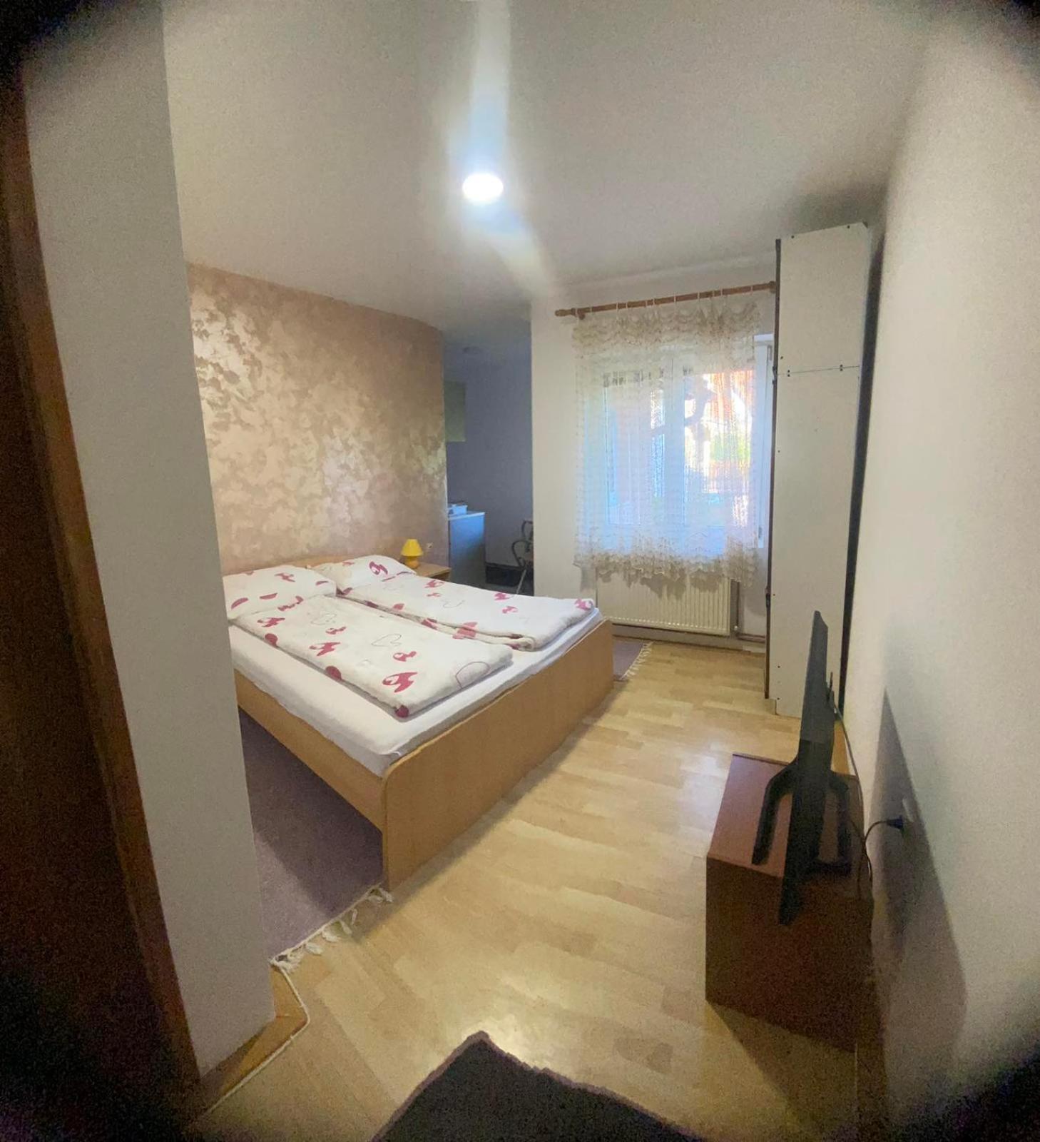 Apartmani Nais ซลาตีบอร์ ภายนอก รูปภาพ